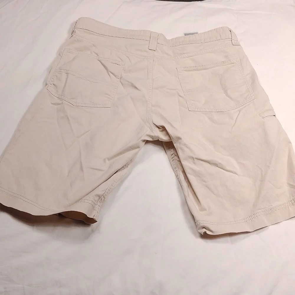 Signature Gold by Levi's men's shorts size 34